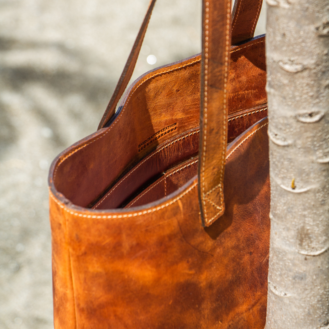 Tote in Leather / Brown / Fair trade Handmade Artisanal: Saddle Brown