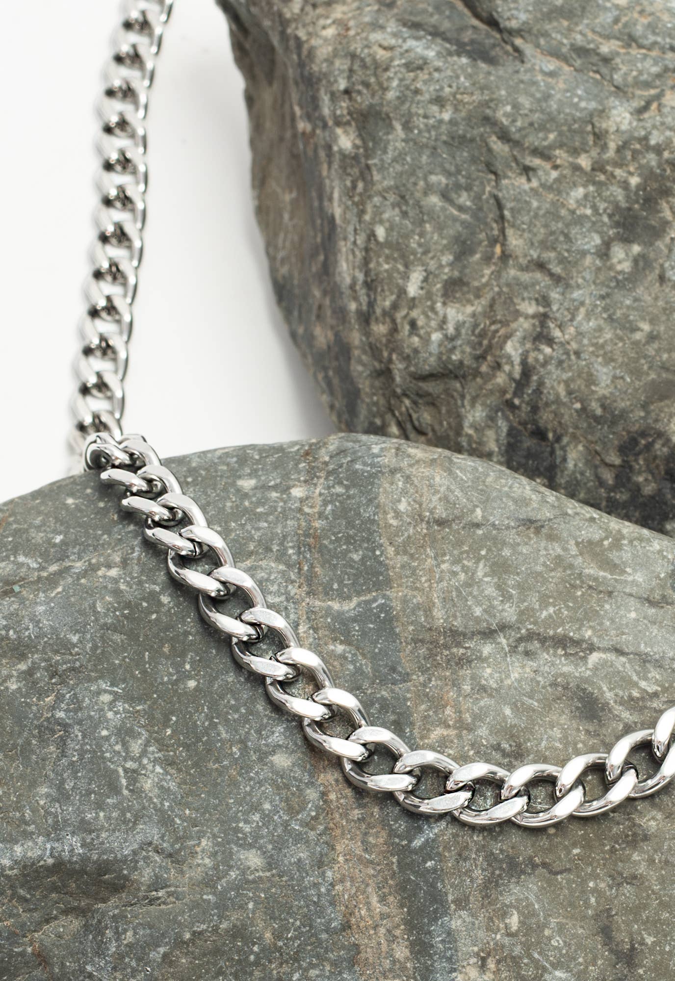 Linked Curb Chain in Stainless Steel