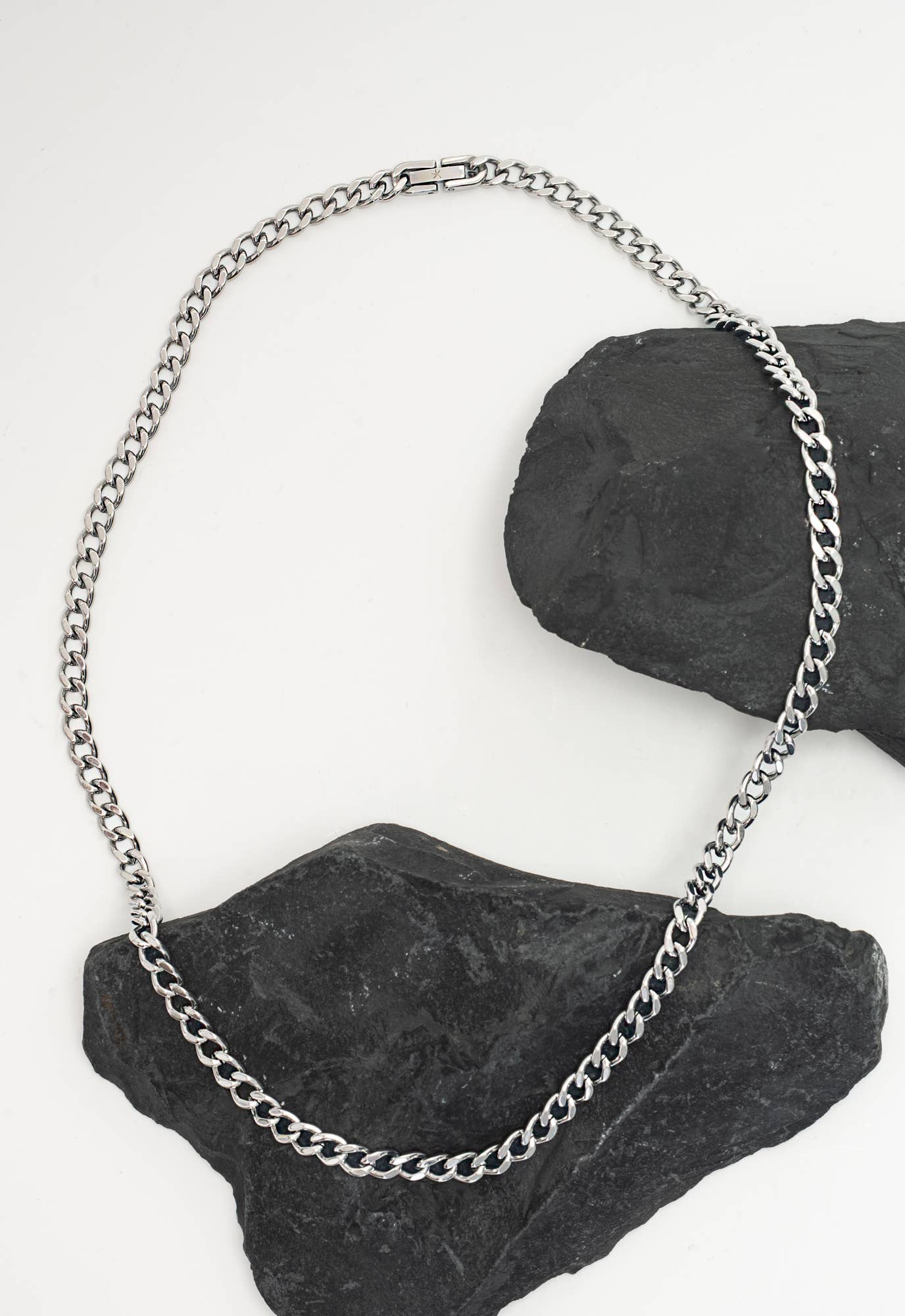 Linked Curb Chain in Stainless Steel